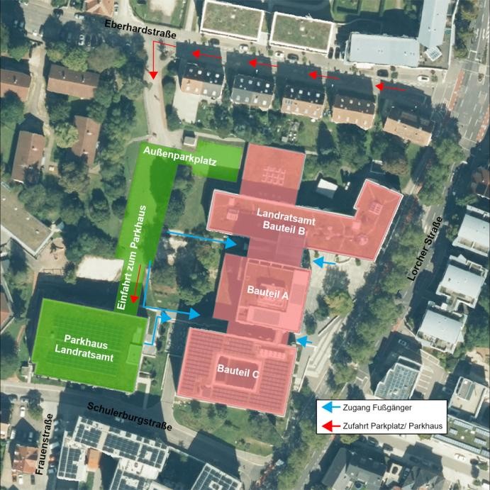 Luftbild Landratsamt mit Anfahrtswegen und Fußwegen zum Parkhaus und Gebäude