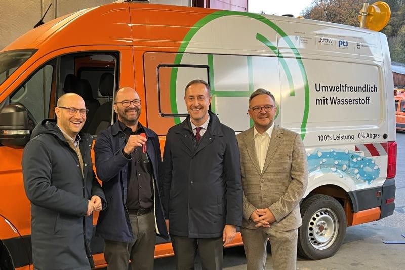 Schlüsselübergabe für das Brennstoffzellenfahrzeug Schlüsselübergabe für das Brennstoffzellenfahrzeug