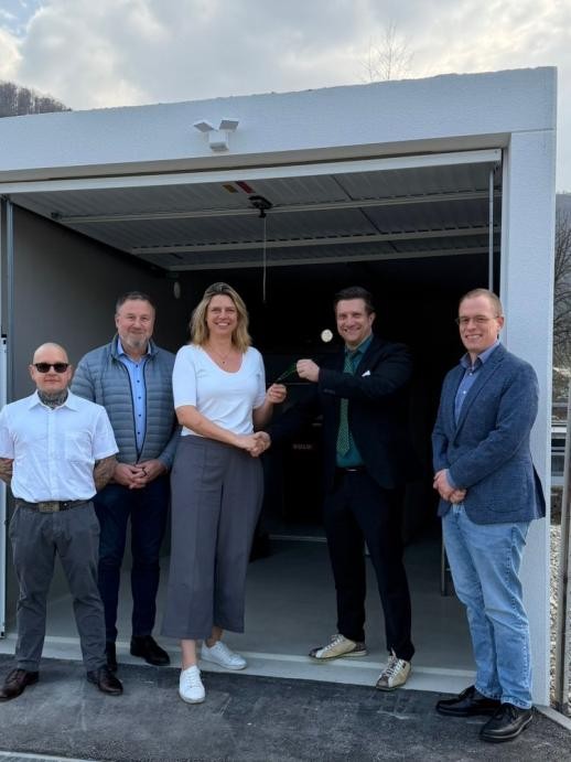 Eröffnung der Verwahrstelle in Mühlhausen im Täle Gruppenbild bei der Schlüsselübergabe bei der Neueröffnung der Verwahrstelle Mühlhausen im Täle am 9. März 2026