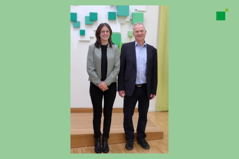 Frau Dr. Mangold und Herrn Dr. Over nebeneinander stehend im Hohenstaufen-Saal