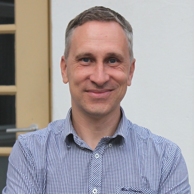 Dr. Stefan Lang Abteilungsleiter Dr. Stefan Lang Abteilungsleiter