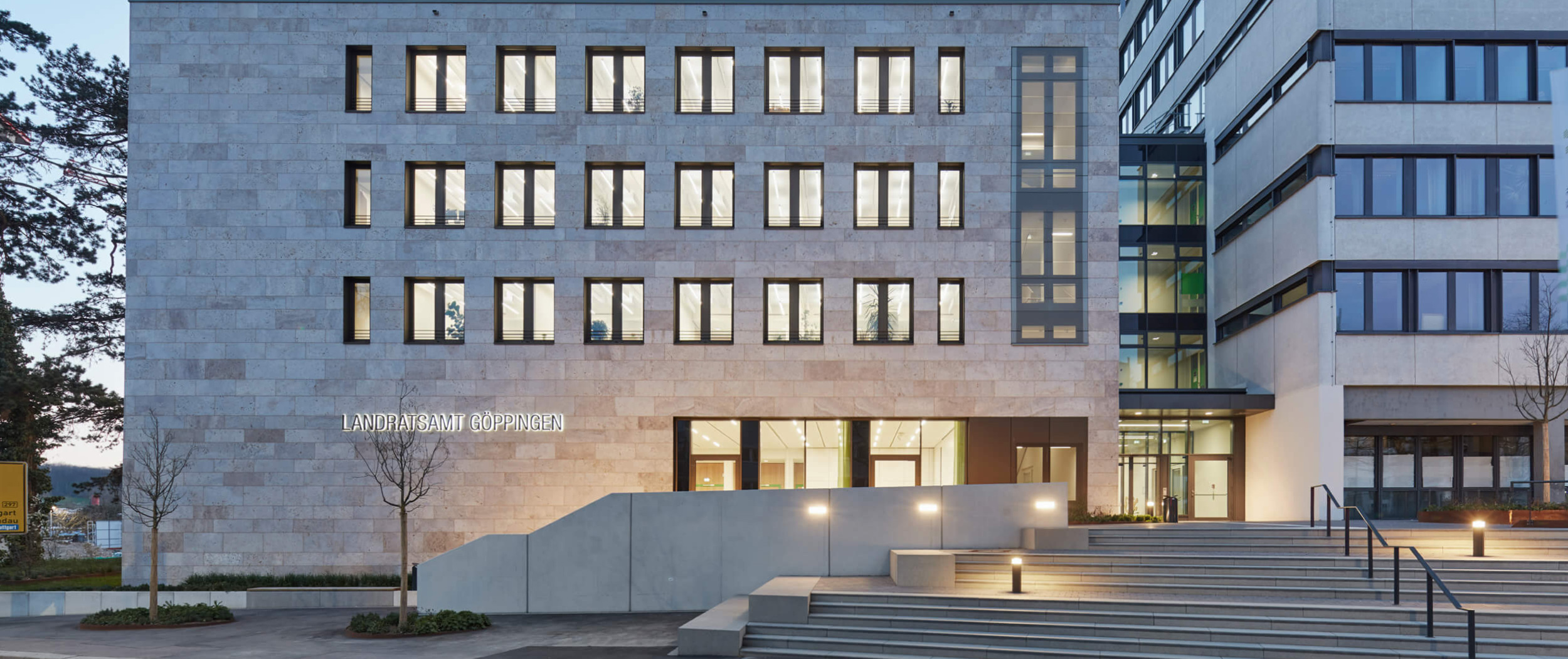 Landratsamt, Erweiterungsbau, Ansicht von der Locher Straße Landratsamt, Erweiterungsbau, Ansicht von der Locher Straße