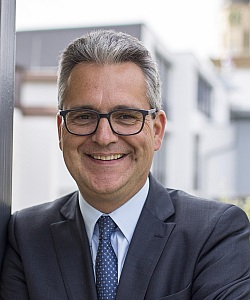 Dr. Dietrich Birk Dr. Dietrich Birk