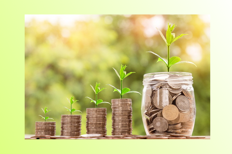 Drei Geldmünzstapel mit Pflänzchen (Quelle: Pixabay, nattanan 23) Drei Geldmünzstapel mit Pflänzchen (Quelle: Pixabay, nattanan 23)