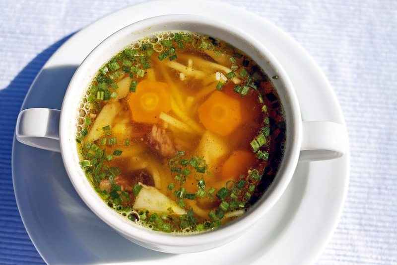 Suppe braucht Zeit Suppe mit Fleisch und Gemüse
