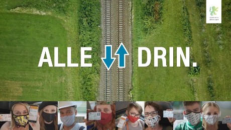 Werbebild ALLE DRIN Bahnstrecke, Bahnkunden mit Fahrkarten