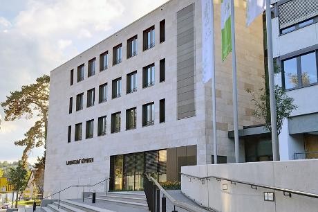 Landratsamt Außenansicht Gebäude Landratsamt
