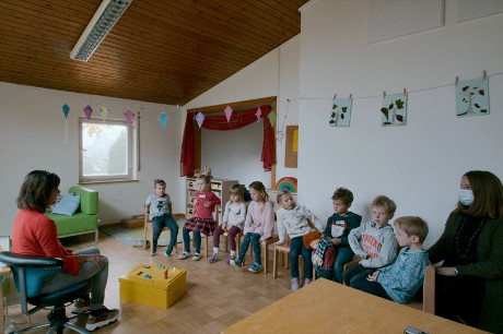 Kinder der Kindertagesstätte Ringweg in Roßwälden beim Projekt "Energie erleben"