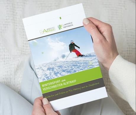 Titelbild Flyer Loipen und Skilifte Landkreis Göppingen mit zwei Langfläufern