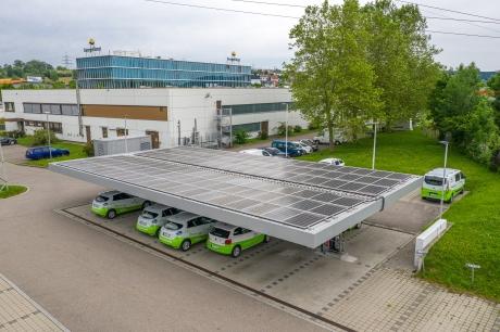 Solar-Carport mit Ladeinfrastruktur in Rheinfelden der Firma Energiedienst AG
