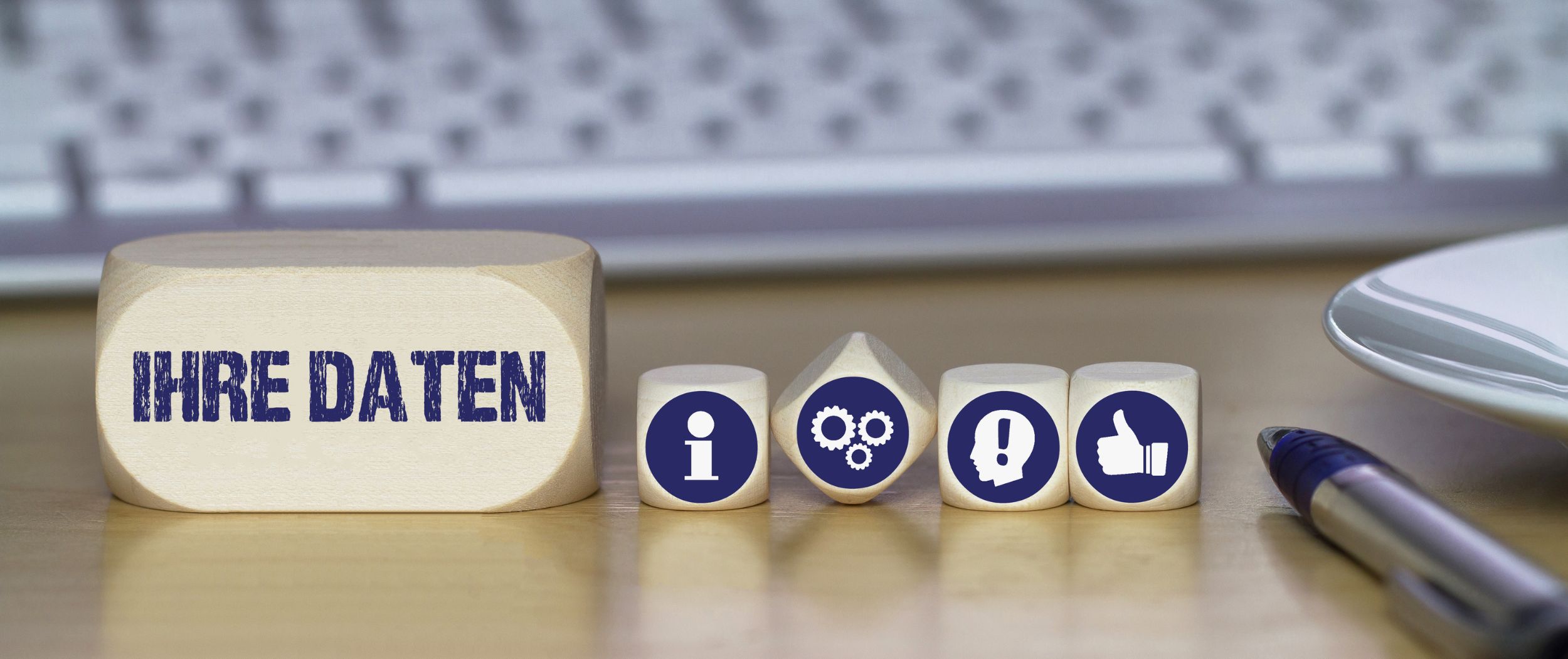 Ihre Daten Würfel mit der Aufschrift: Ihre Daten