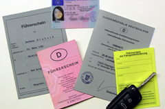 Führerschein und andere Dokumente der Führerscheinstelle