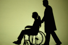 Behinderter im Rollstuhl