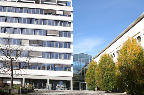 Landratsamt Hochhaus mit Neubau am Standort Lorcher Straße