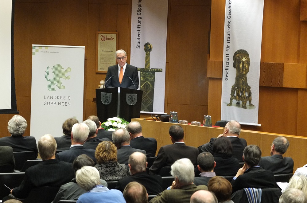 Landrat Edgar Wolff eröffnet den Festakt der Stauferstiftung 2012