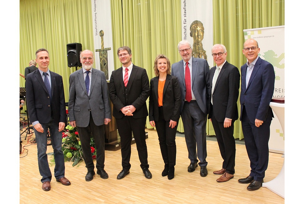Preisträger 2012: Prof. Dr. Jan Keupp, Universität Münster (Mitte); links Arbeitgeberpräsident Prof. Dieter Hundt, rechts Landrat Edgar Wolff