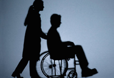 Behinderter im Rollstuhl